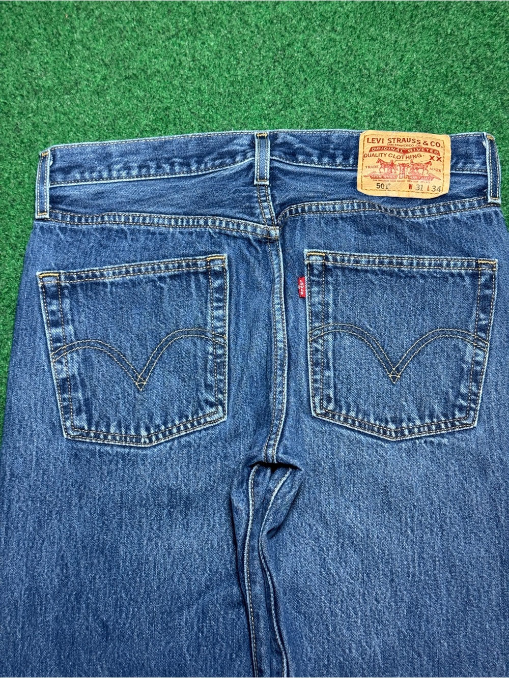 Levis 501 Button Fly 32x32 Medium Wash Vintage 90s Y2K Denim Jeans Original Fit - Picture 2 of 11